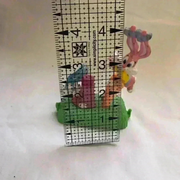 VTG 90s 1994 looney toons bunnie rolling happy meal toy  green and pink - Picture 4 of 4